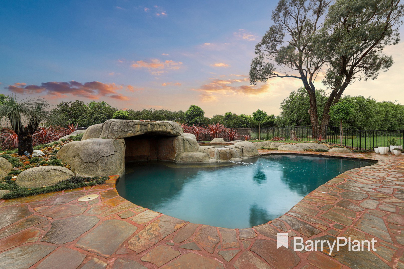 21 Ellis Road, Yarra Glen, VIC 3775 - Thumbnail 2 - 03/11/2022