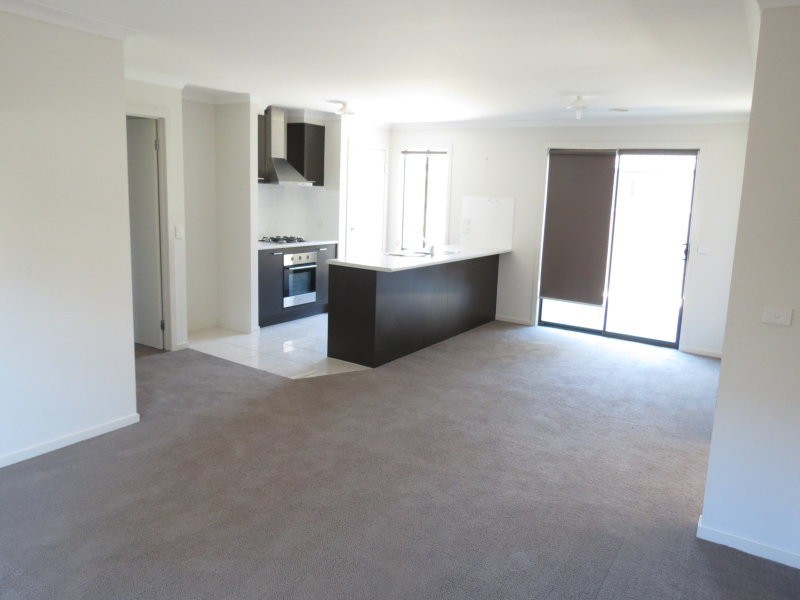 21 Freeman Drive, Kangaroo Flat, VIC 3555, Kangaroo Flat - Thumbnail 2
