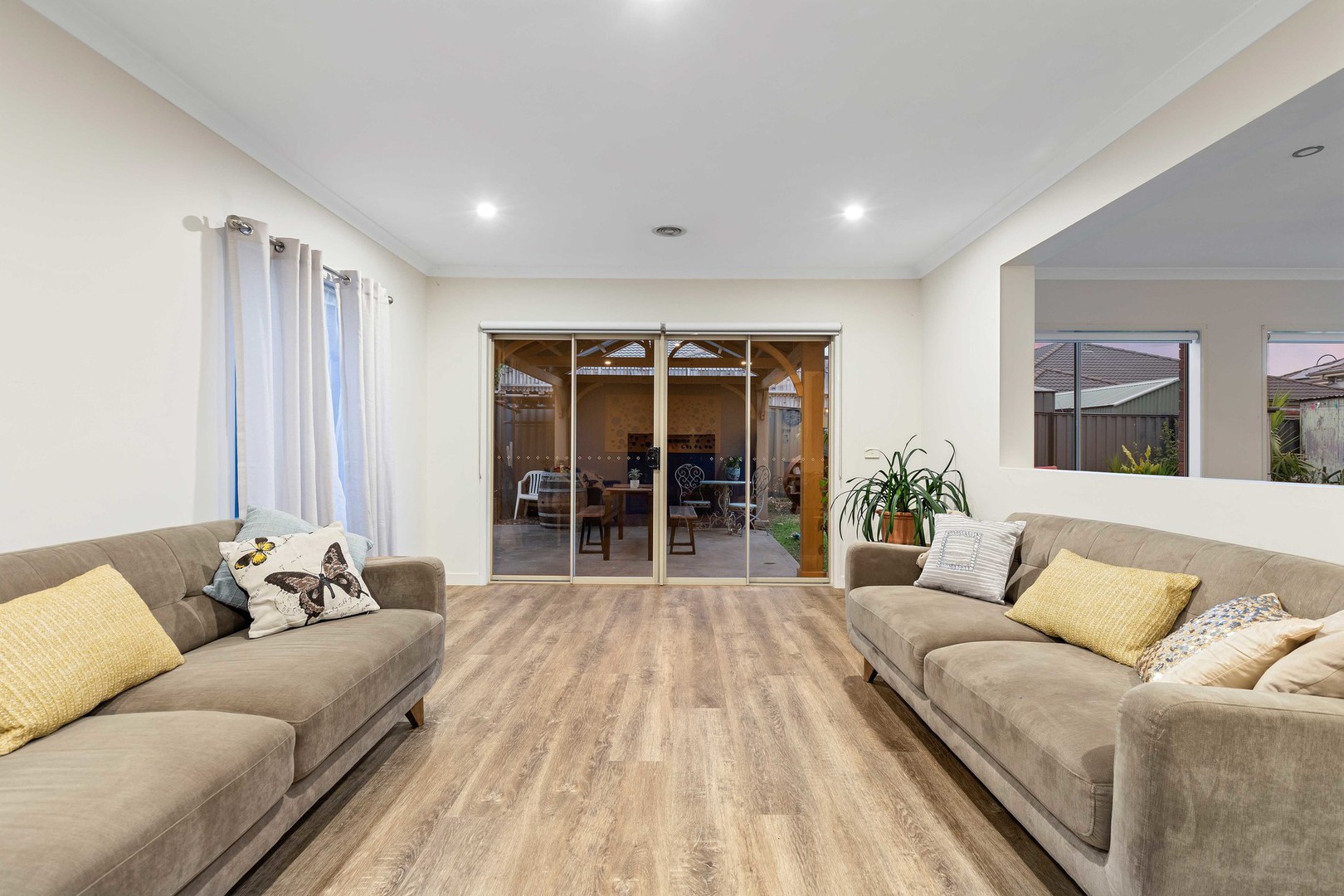 21 Grandview Crescent, Hillside, VIC 3037, Hillside - Thumbnail 2