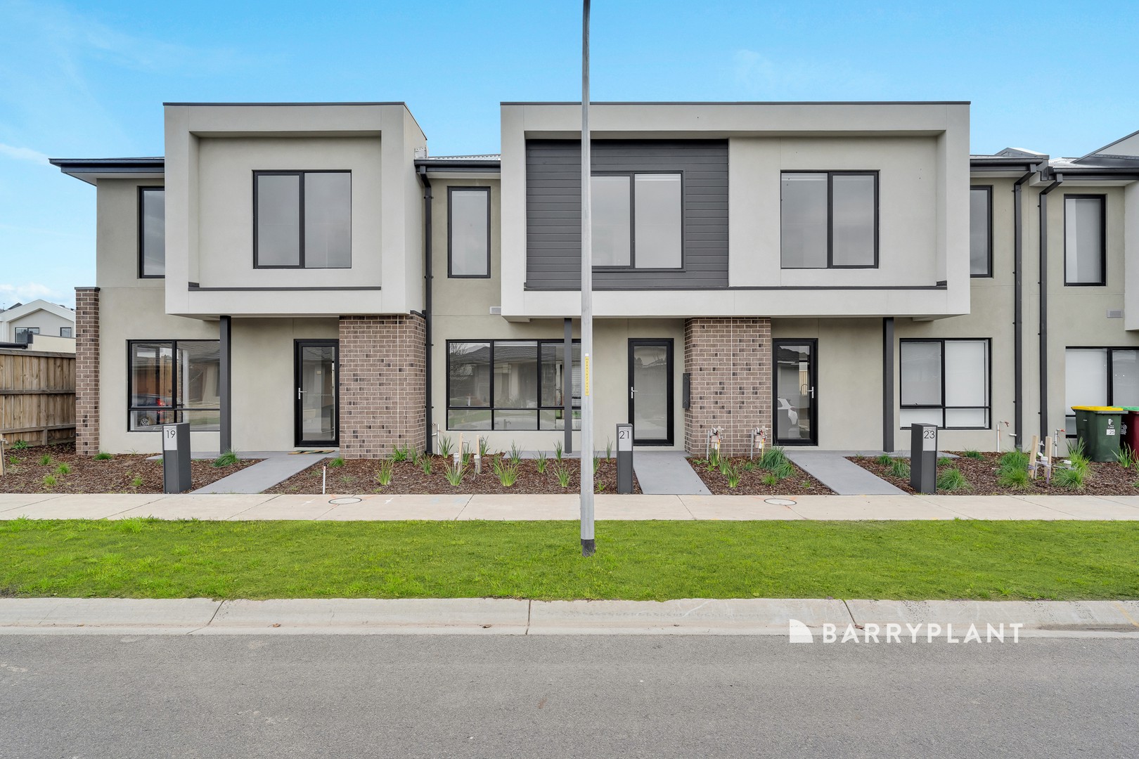 21 Guisard Way, Clyde North, VIC 3978 - Thumbnail 1 - 30/07/2025