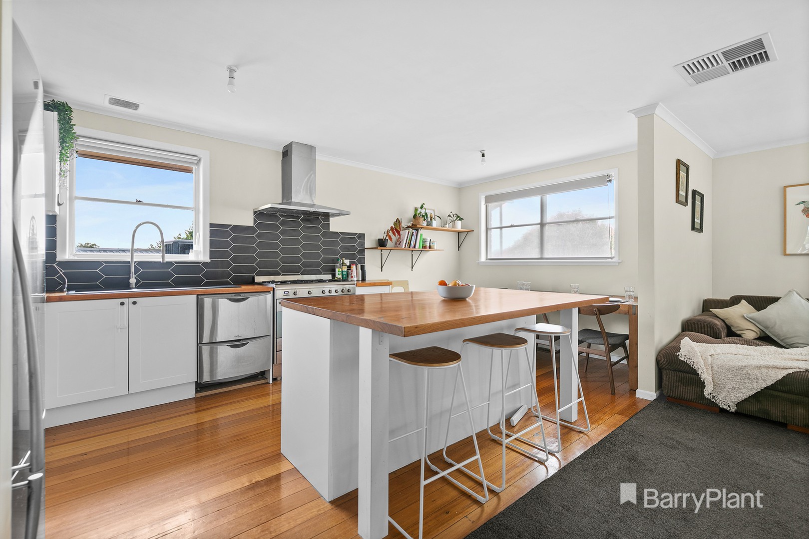 21 Hendricks Crescent, Jacana, VIC 3047 - Thumbnail 2 - 02/11/2023