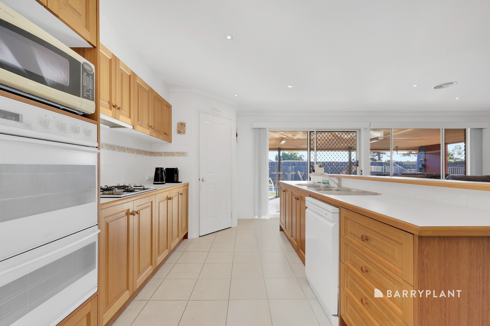 21 Hobson Crescent, Mill Park, VIC 3082, Mill Park - Thumbnail 4