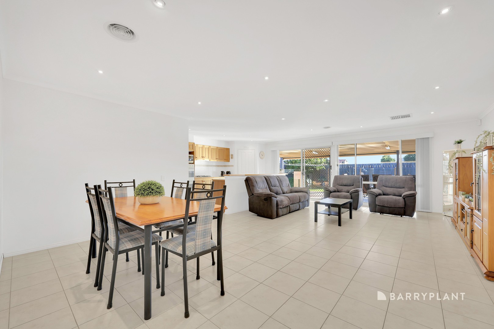 21 Hobson Crescent, Mill Park, VIC 3082, Mill Park - Thumbnail 5
