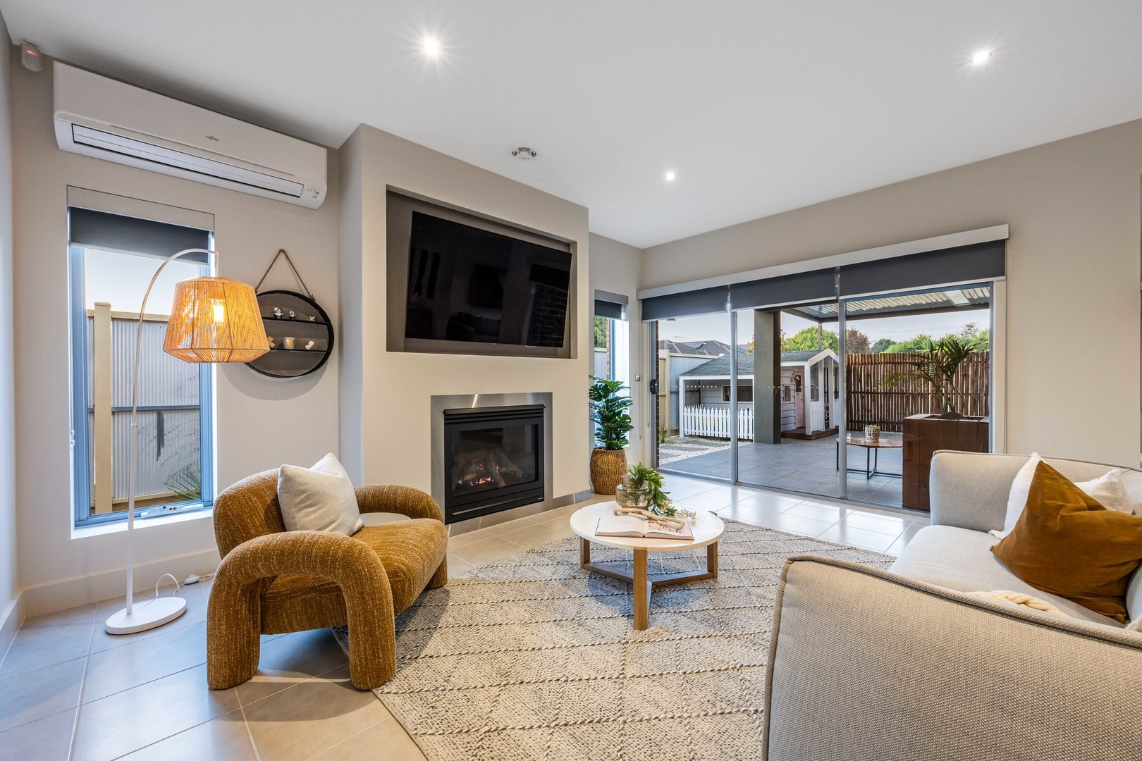 21 Holland Way, Caroline Springs, VIC 3023 - Thumbnail 2 - 17/04/2025