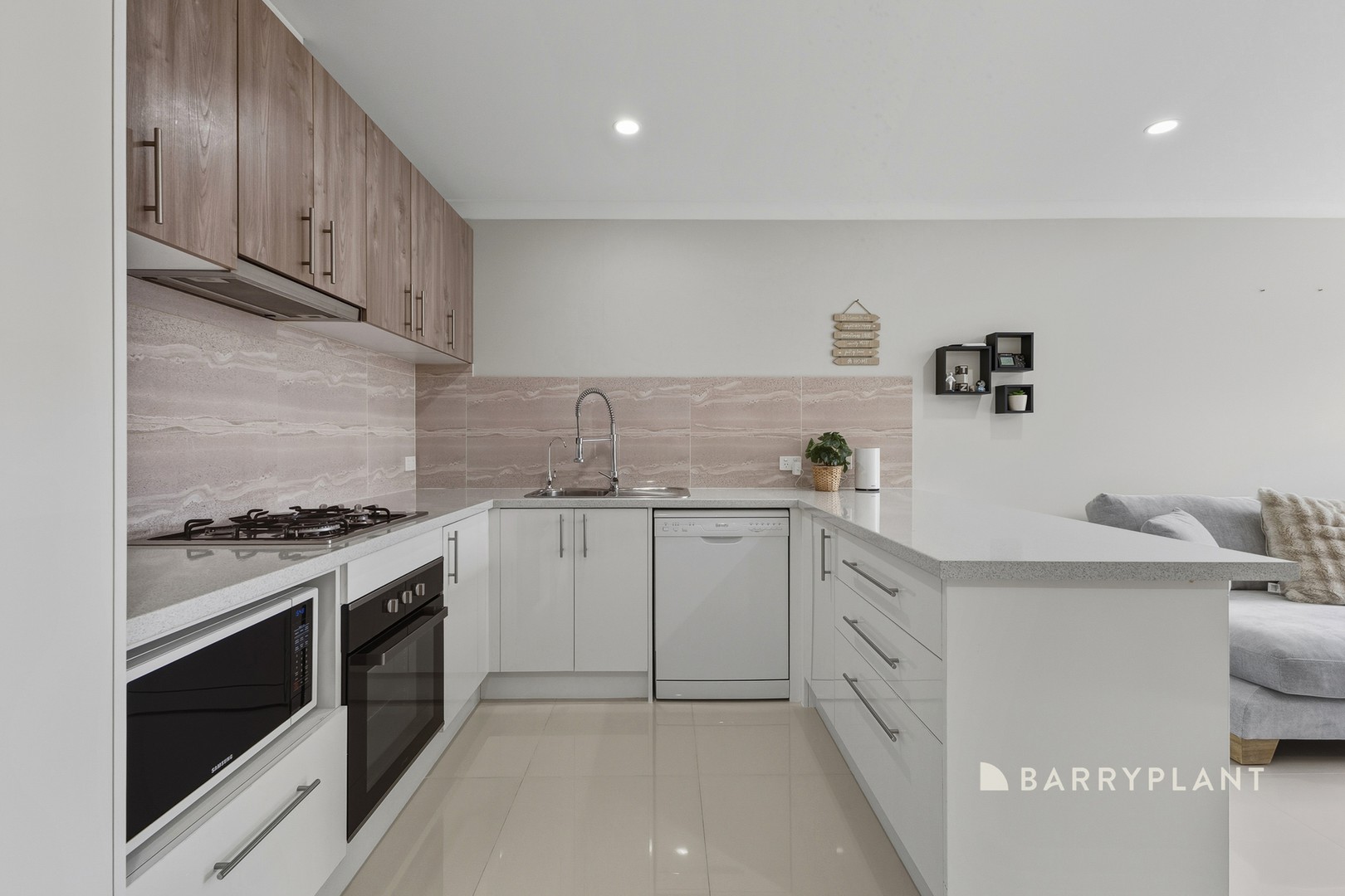 21 Hunt Way, Pakenham, VIC 3810 - Thumbnail 2 - 24/11/2025