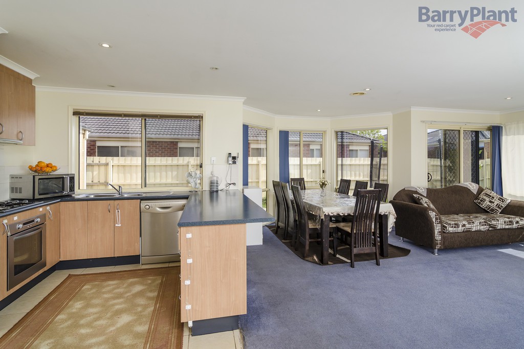 21 Inverloch Drive, Point Cook, VIC 3030, Point Cook - Thumbnail 2
