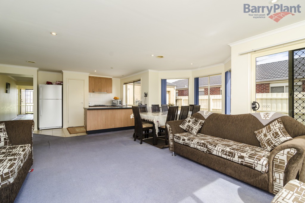 21 Inverloch Drive, Point Cook, VIC 3030, Point Cook - Thumbnail 3