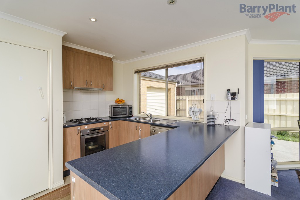 21 Inverloch Drive, Point Cook, VIC 3030, Point Cook - Thumbnail 4