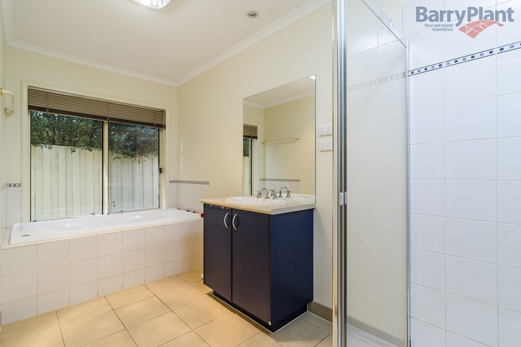 21 Inverloch Drive, Point Cook, VIC 3030, Point Cook - Thumbnail 8