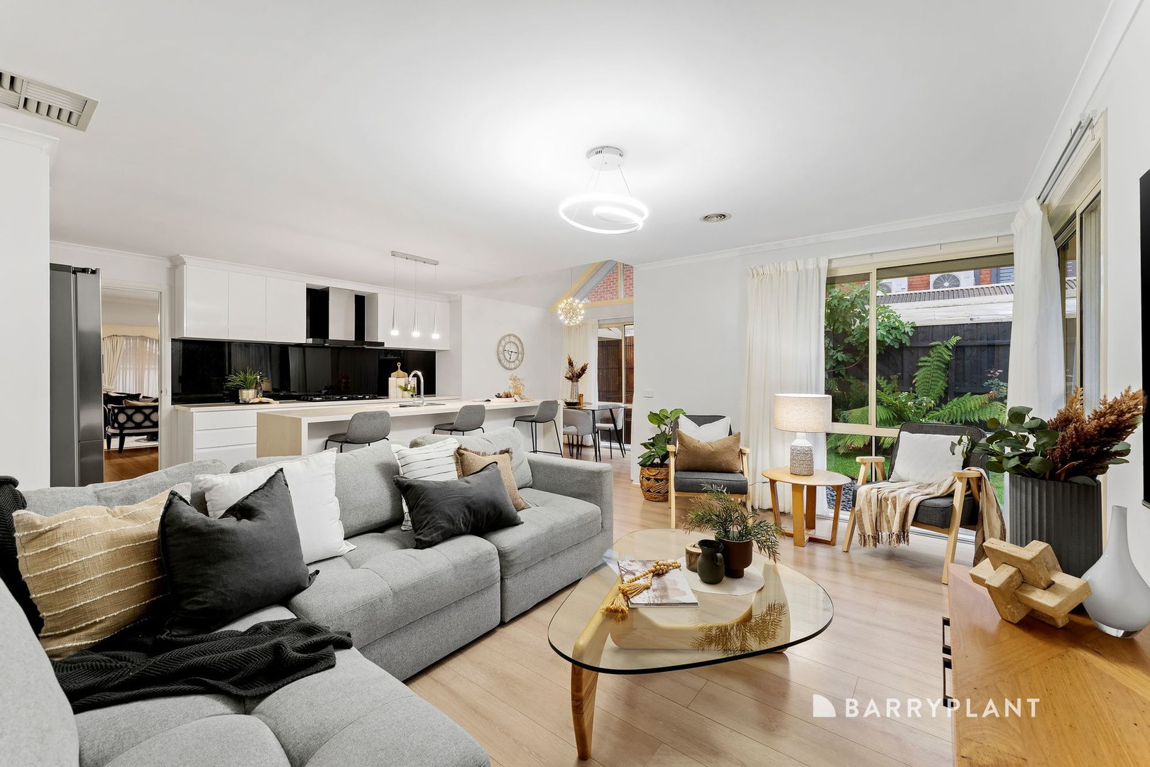 21 Kings Court, Wantirna South, VIC 3152 - Thumbnail 2 - 04/03/2026