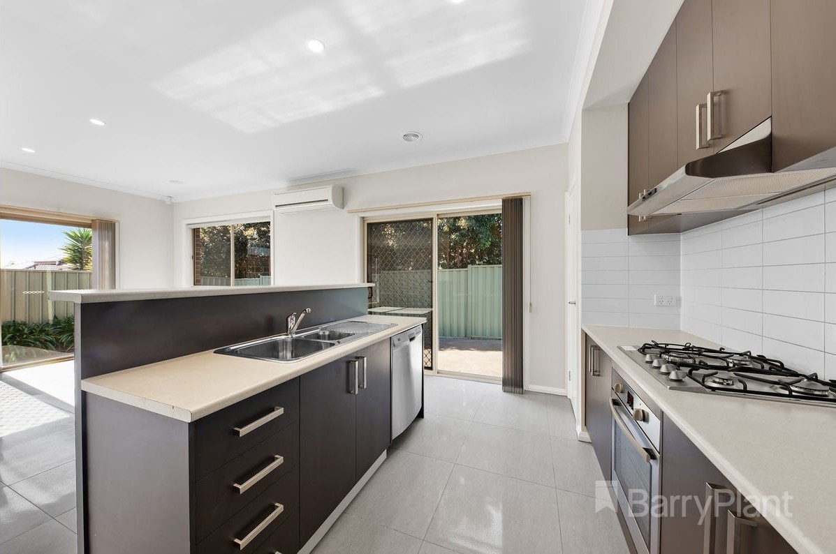 21 Kunuka Circuit, Caroline Springs, VIC 3023, Caroline Springs - Thumbnail 2