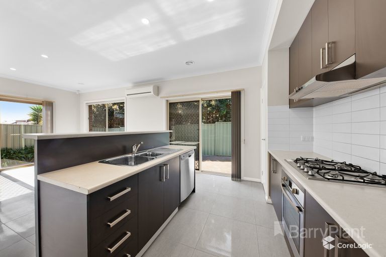 21 Kunuka Circuit, Caroline Springs, VIC 3023, Caroline Springs - Thumbnail 3