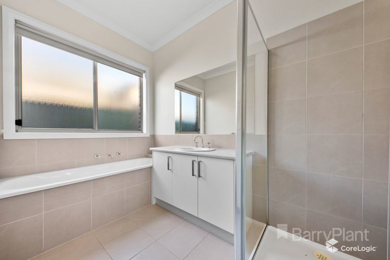 21 Kunuka Circuit, Caroline Springs, VIC 3023, Caroline Springs - Thumbnail 5