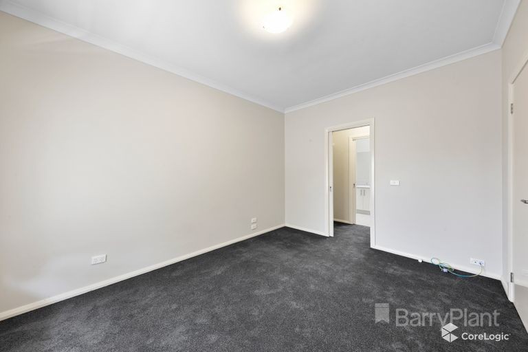 21 Kunuka Circuit, Caroline Springs, VIC 3023, Caroline Springs - Thumbnail 6