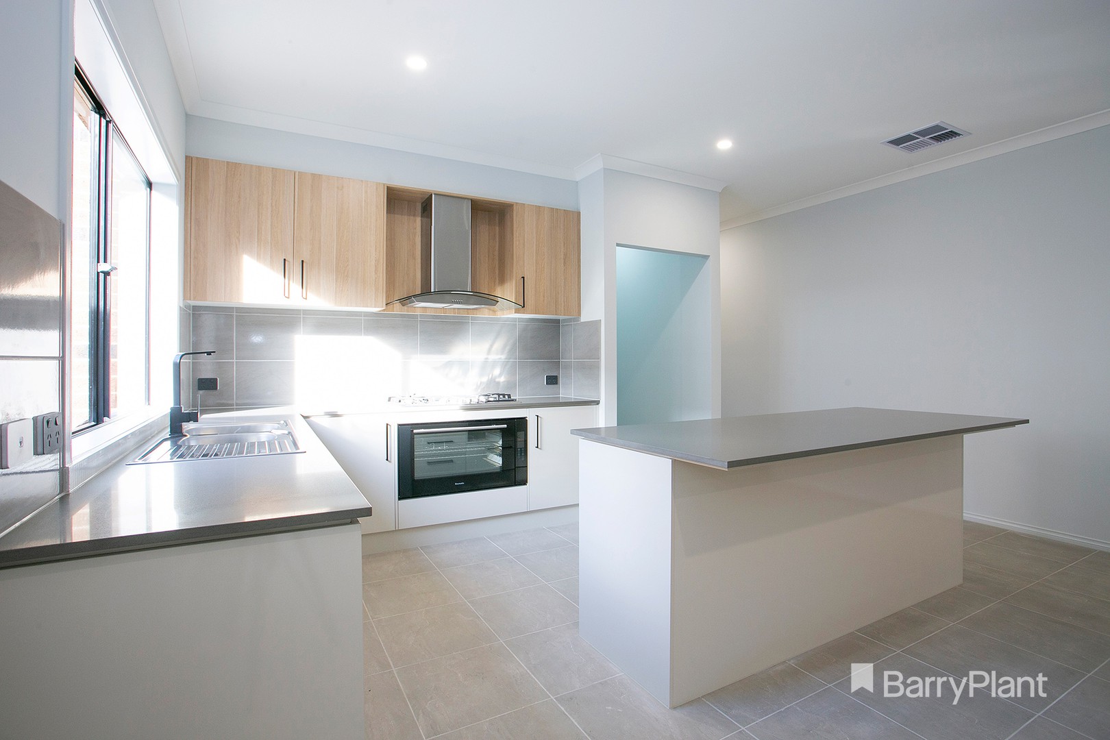 21 Kurrajong Road, Warragul, VIC 3820, Warragul - Thumbnail 2