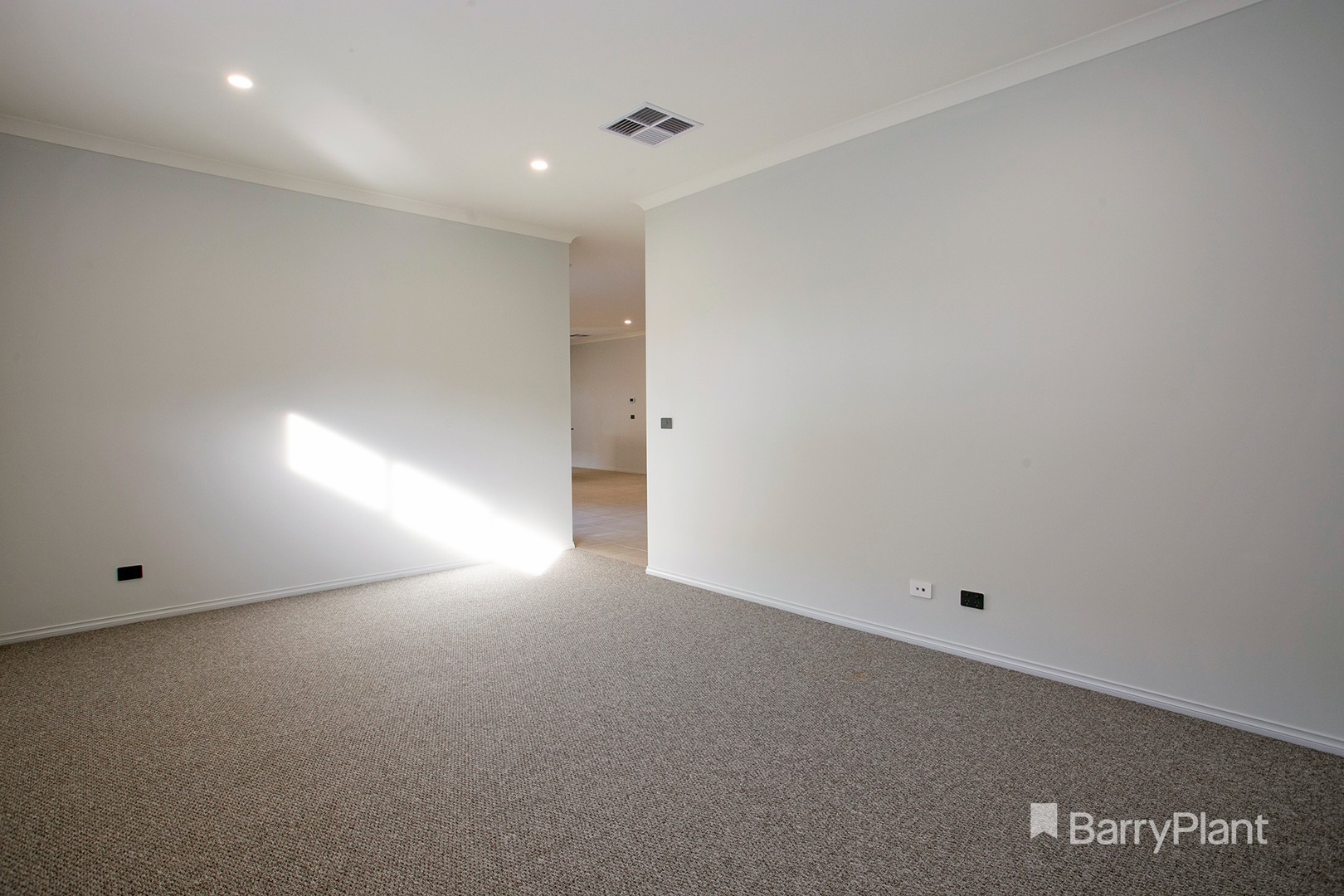 21 Kurrajong Road, Warragul, VIC 3820, Warragul - Thumbnail 4