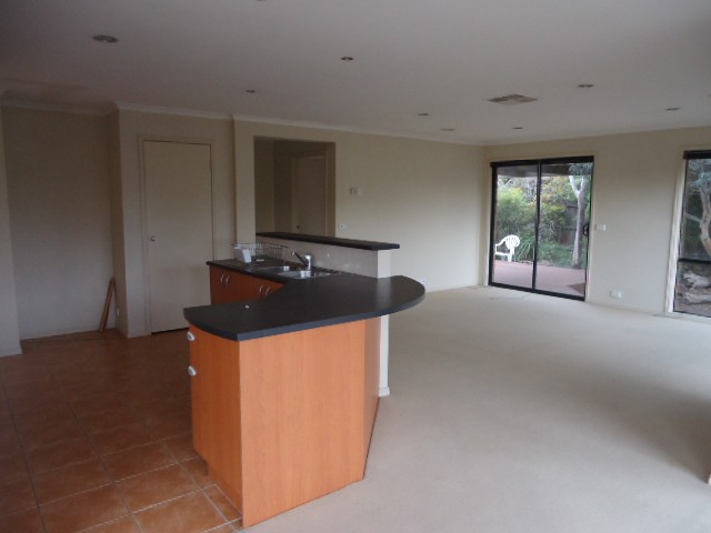 21 Lewiston Drive, Point Cook, VIC 3030, Point Cook - Thumbnail 2