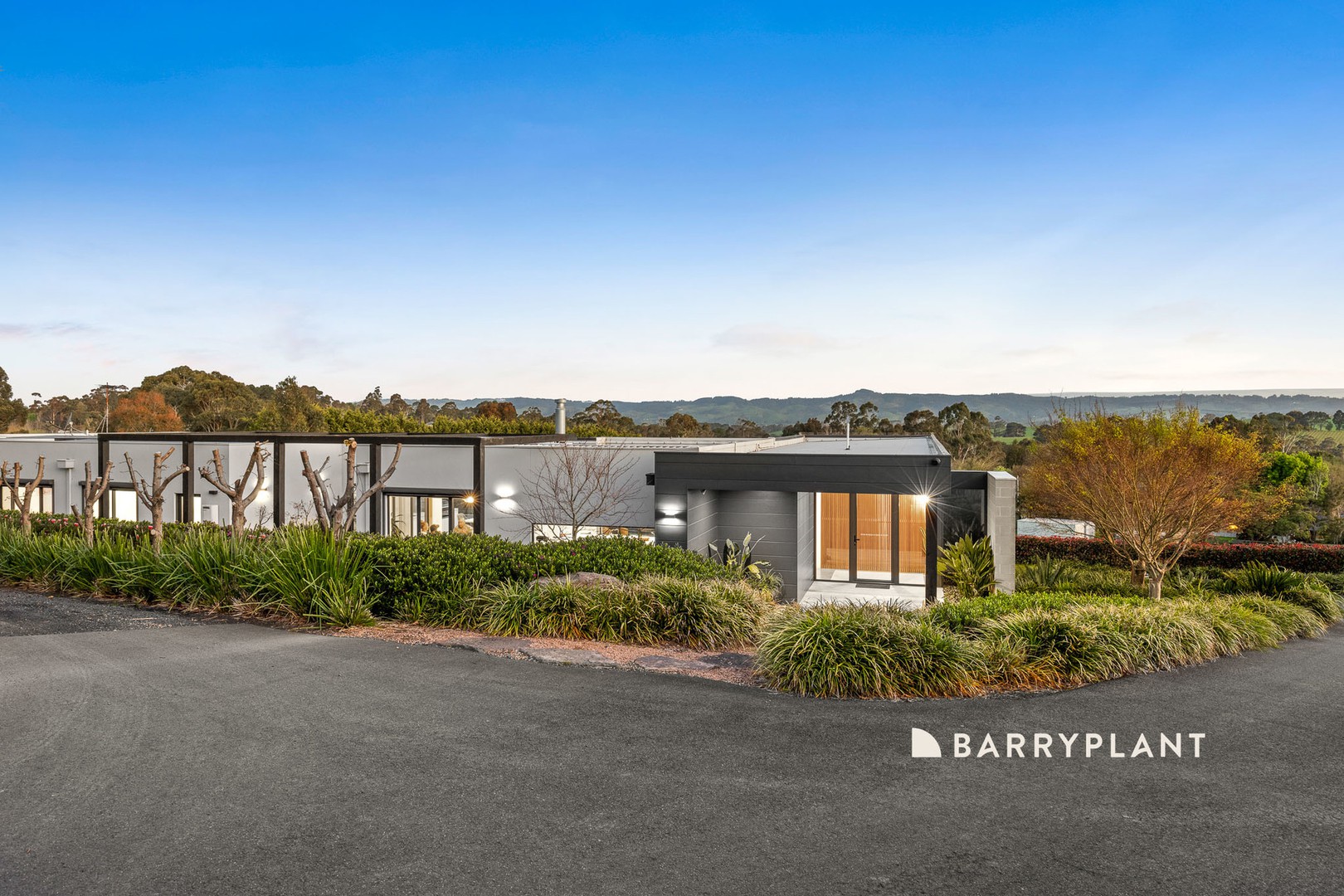 21 Lovell Drive, Warragul, VIC 3820 - Thumbnail 2 - 02/10/2026