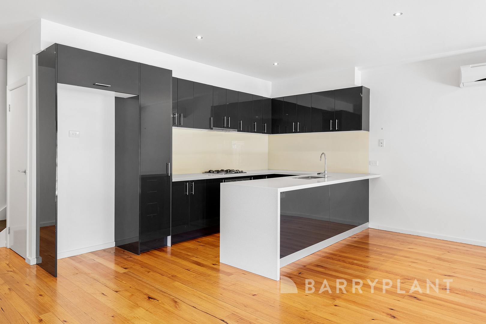 21 Newcastle Street, Yarraville, VIC 3013, Yarraville - Thumbnail 2