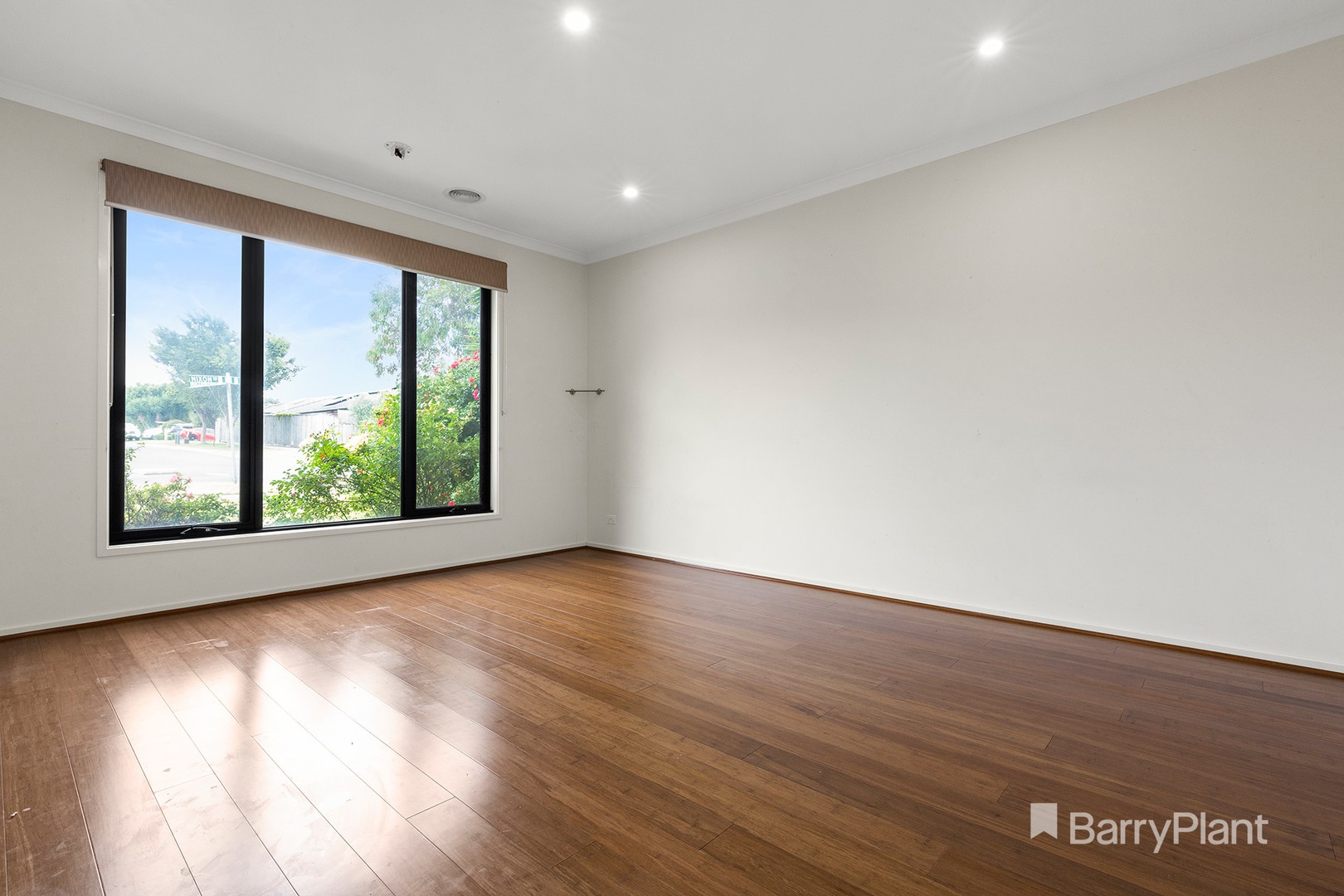 21 Nixon Drive, Berwick, VIC 3806 - Thumbnail 2 - 14/01/2025