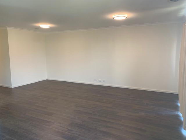 21 Parkmore Crescent, Westmeadows, VIC 3049, Westmeadows - Thumbnail 4