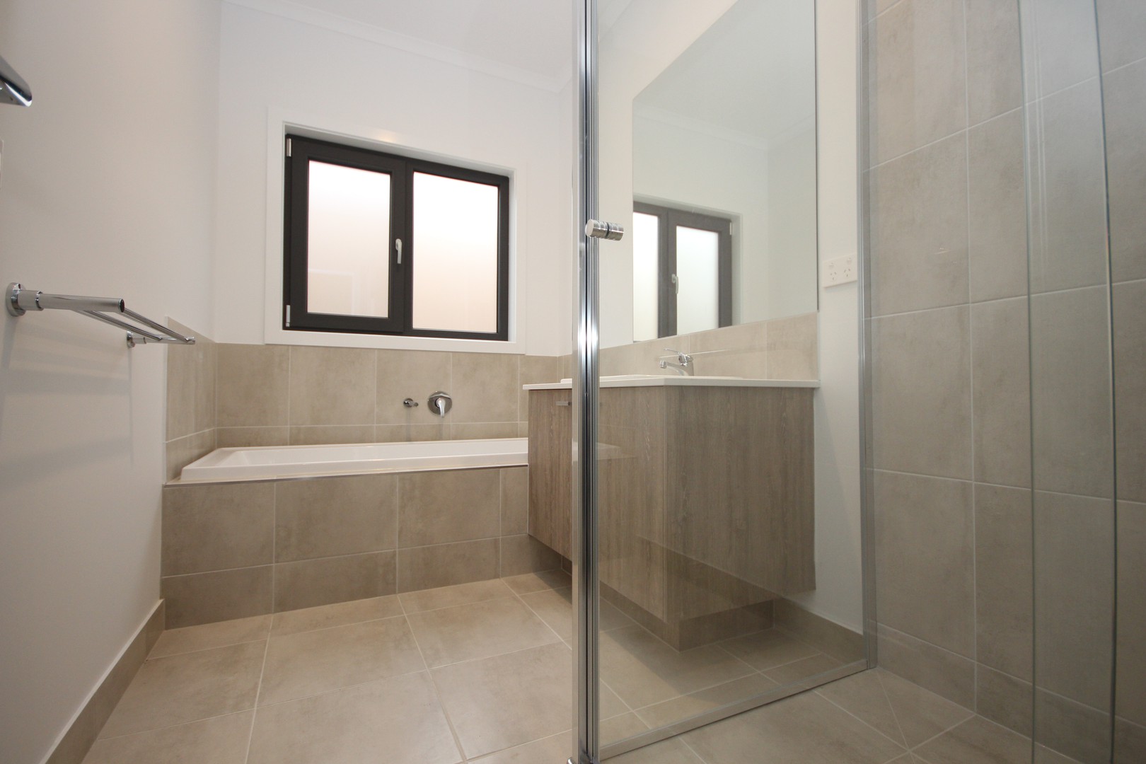 21 Pickerall Avenue, Grovedale, VIC 3216, Grovedale - Thumbnail 3