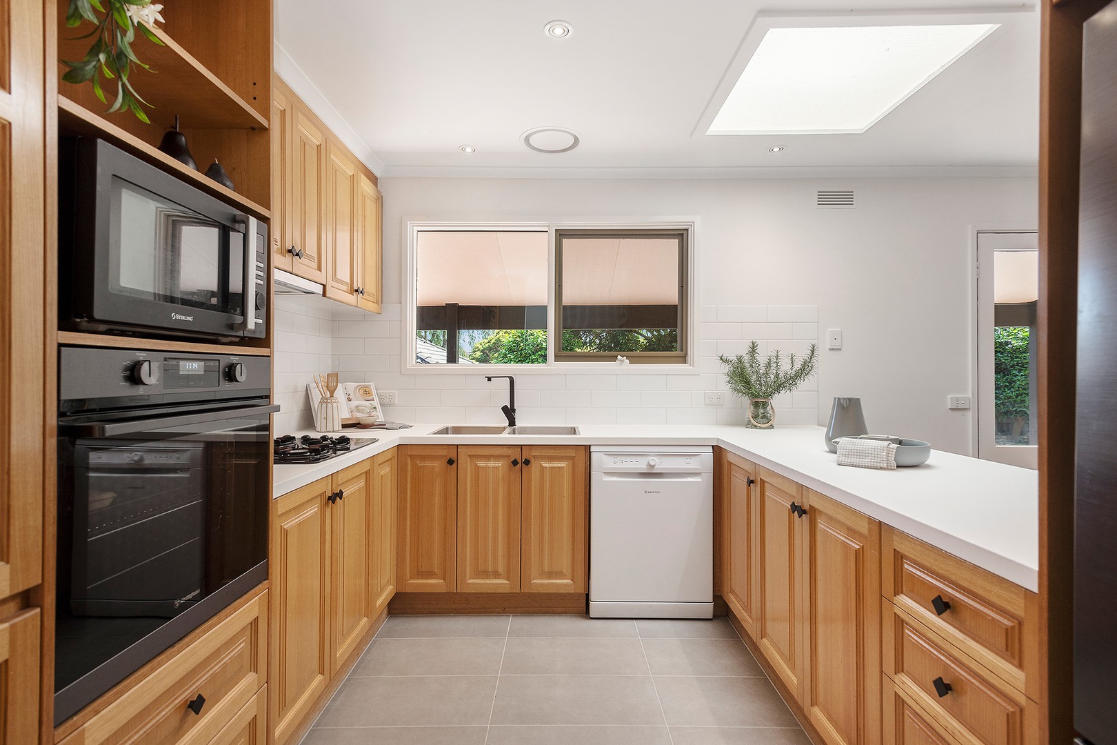 21 Pine Hill Drive, Frankston, VIC 3199, Frankston - Thumbnail 4