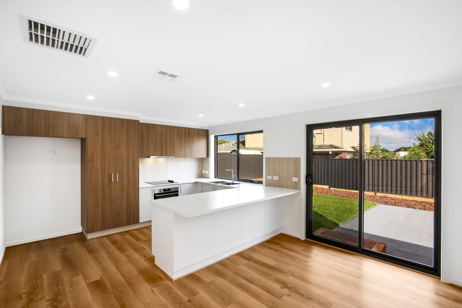 21 Pollock Drive, Mill Park, VIC 3082 - Thumbnail 1 - 12/05/2026