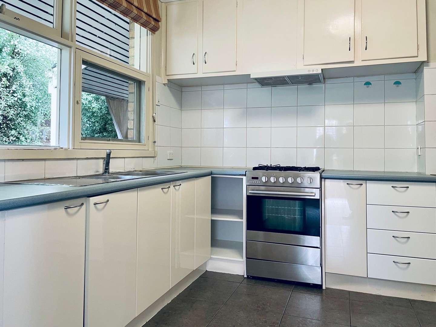 21 Reserve Avenue, Mitcham, VIC 3132, Mitcham - Thumbnail 2