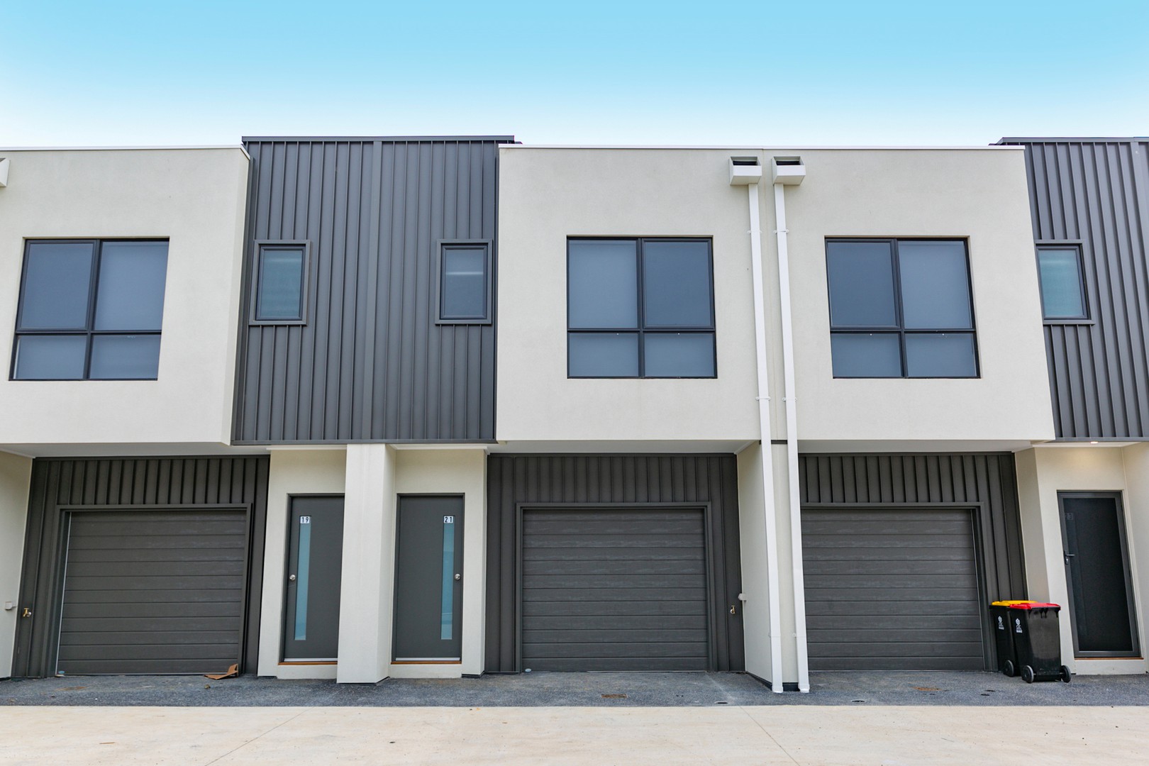 21 Tanzanite Court, Berwick, VIC 3806 - Thumbnail 1 - 30/10/2025