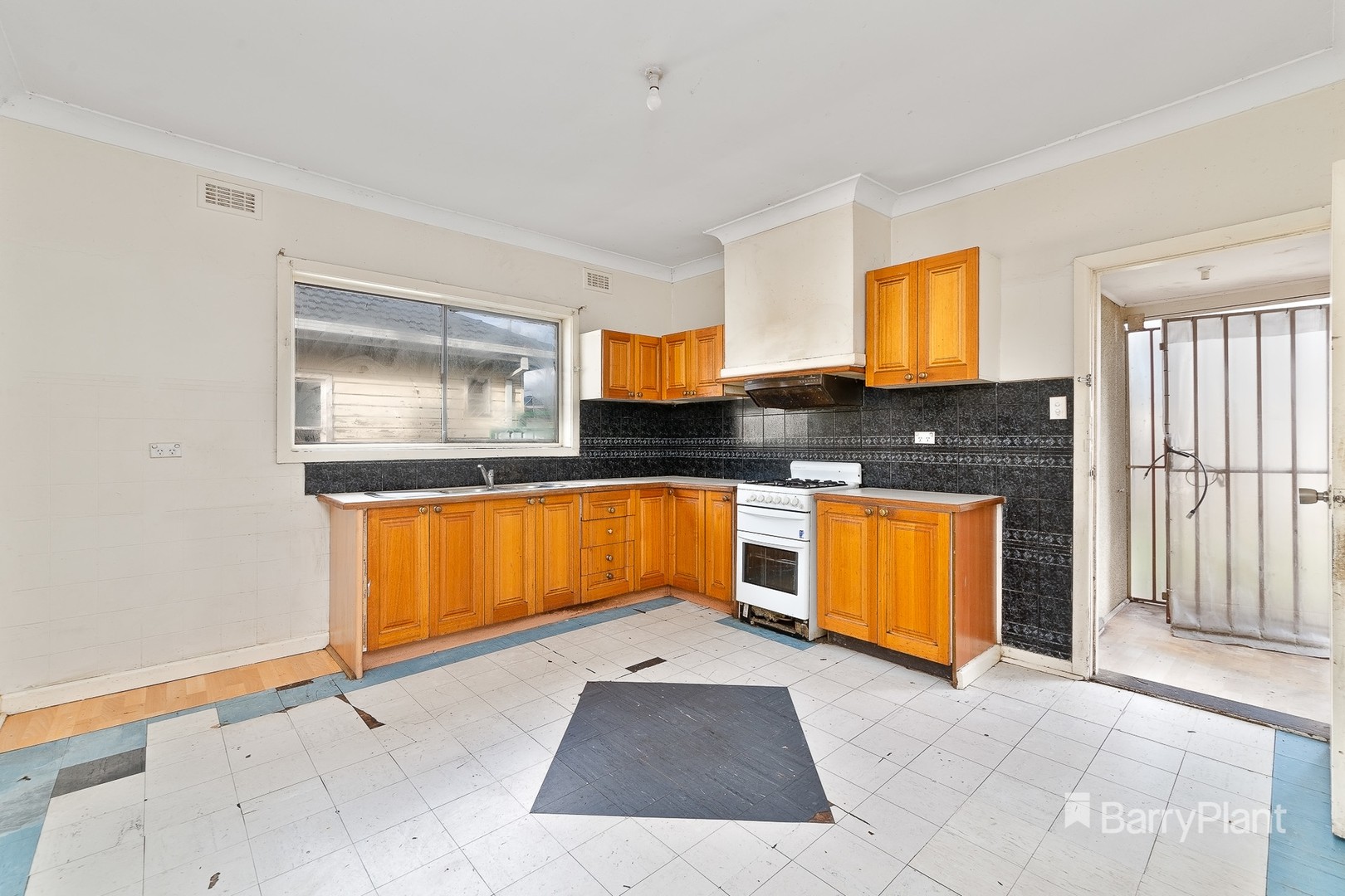 21 Tarana Avenue, Glenroy, VIC 3046, Glenroy - Thumbnail 3