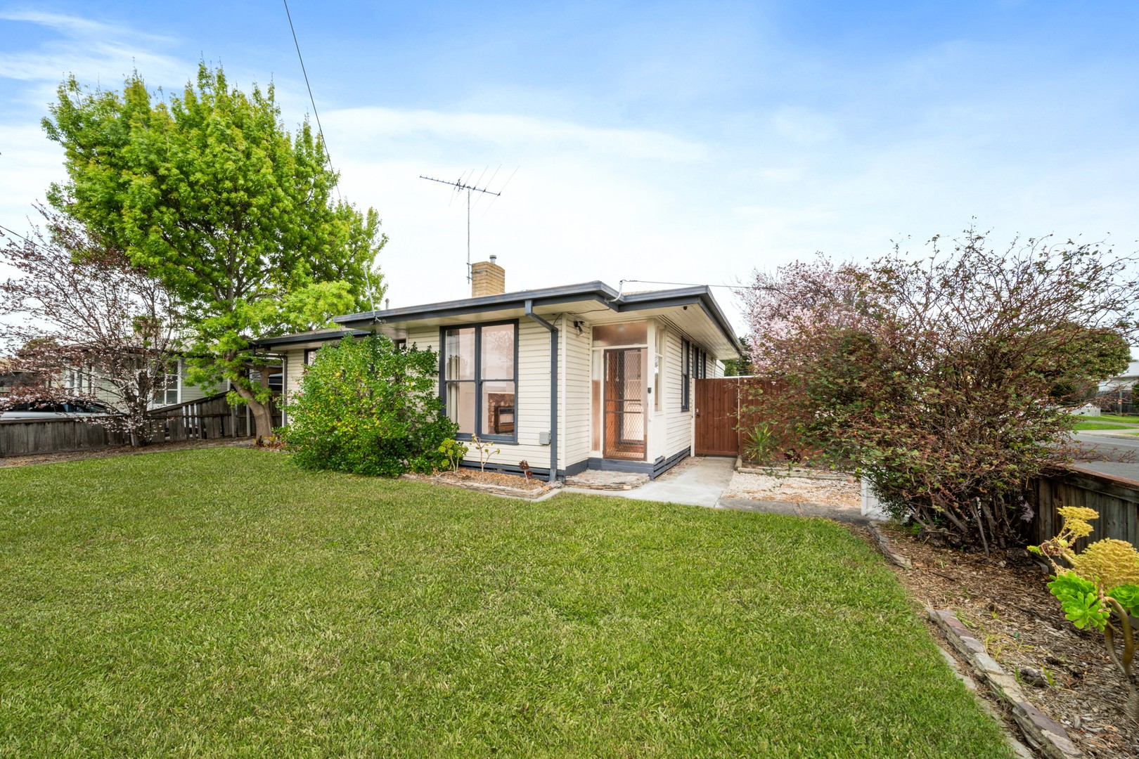 21 Thrush Street, Norlane, VIC 3214, Norlane - Thumbnail 2