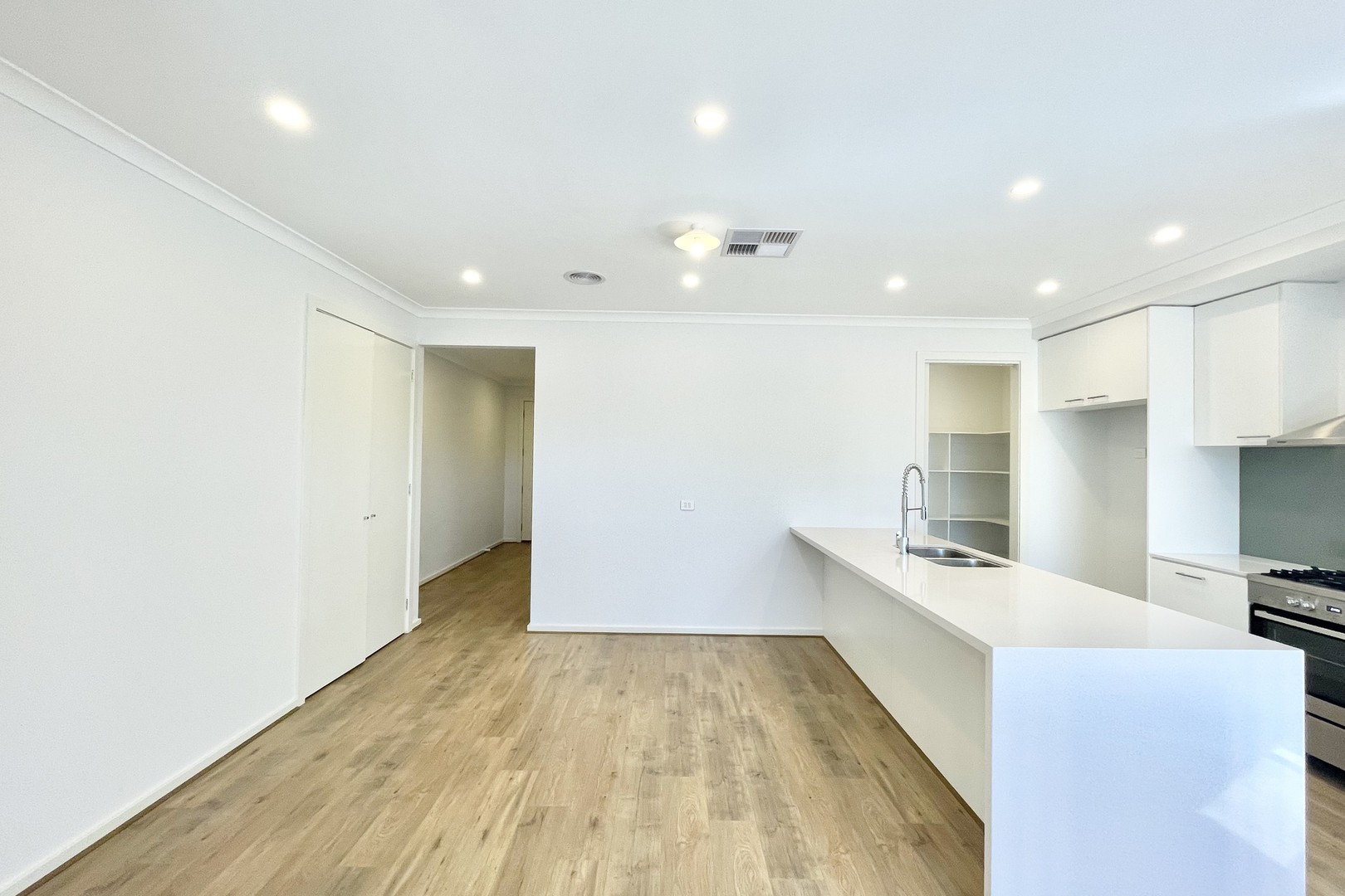 21 Walkside Boulevard, Fraser Rise, VIC 3336, Fraser Rise - Thumbnail 6