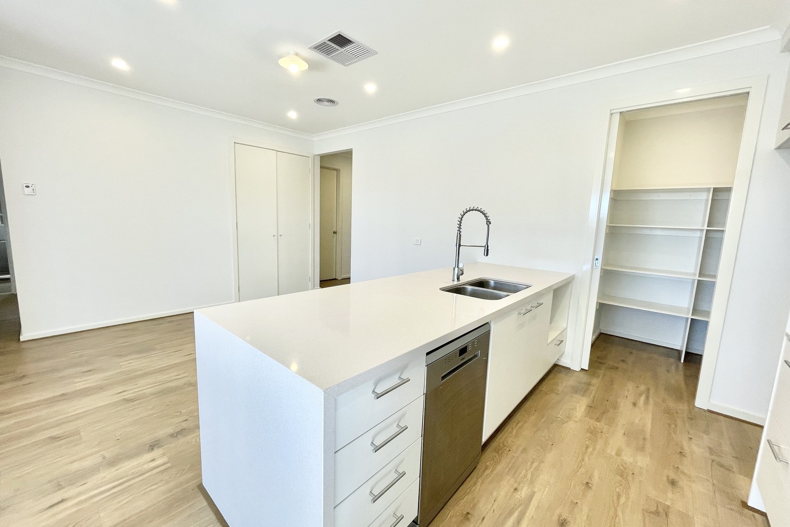 21 Walkside Boulevard, Fraser Rise, VIC 3336, Fraser Rise - Thumbnail 8