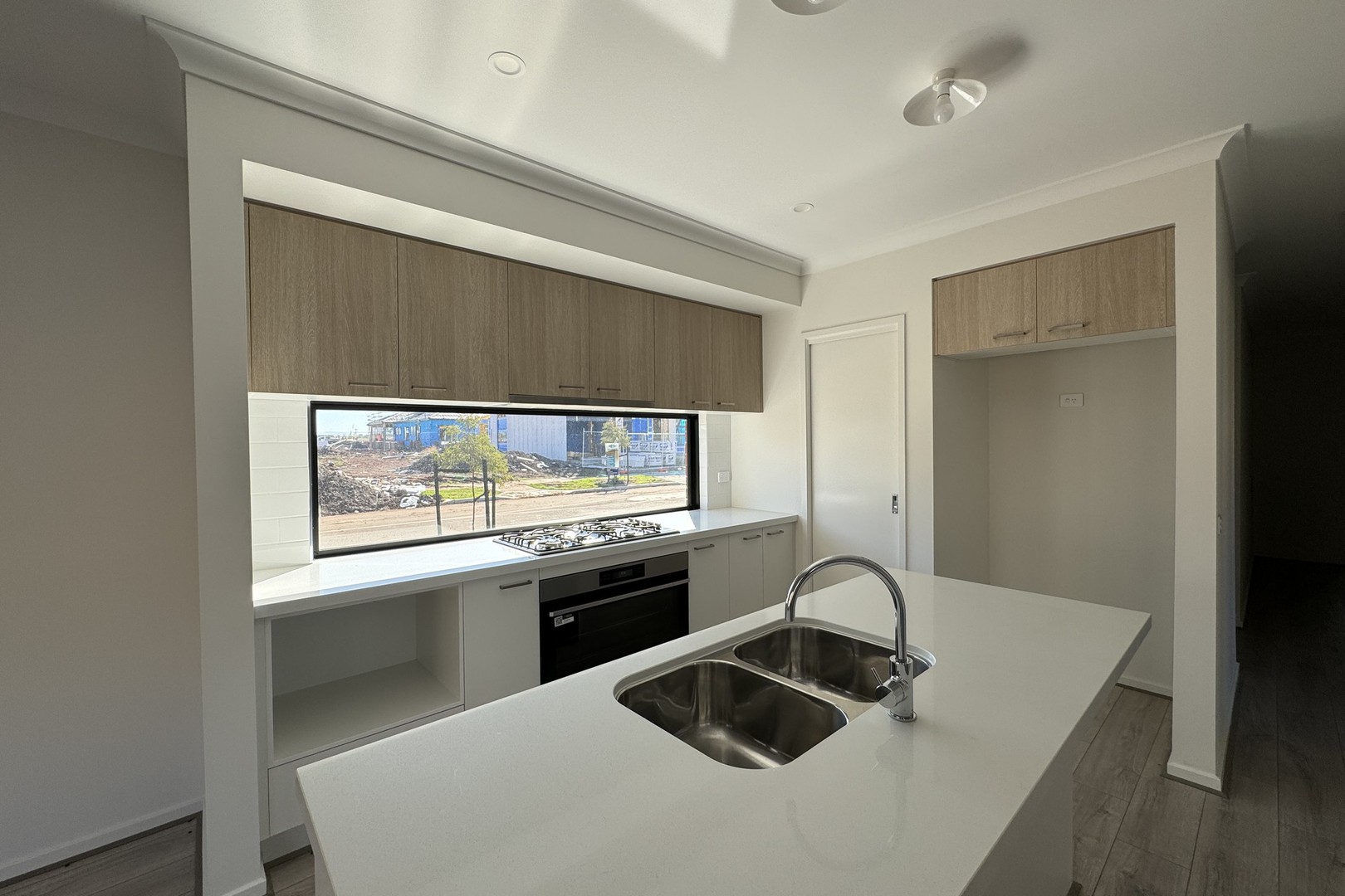 21 Zelkova Circuit, Fraser Rise, VIC 3336 - Thumbnail 2 - 22/04/2024