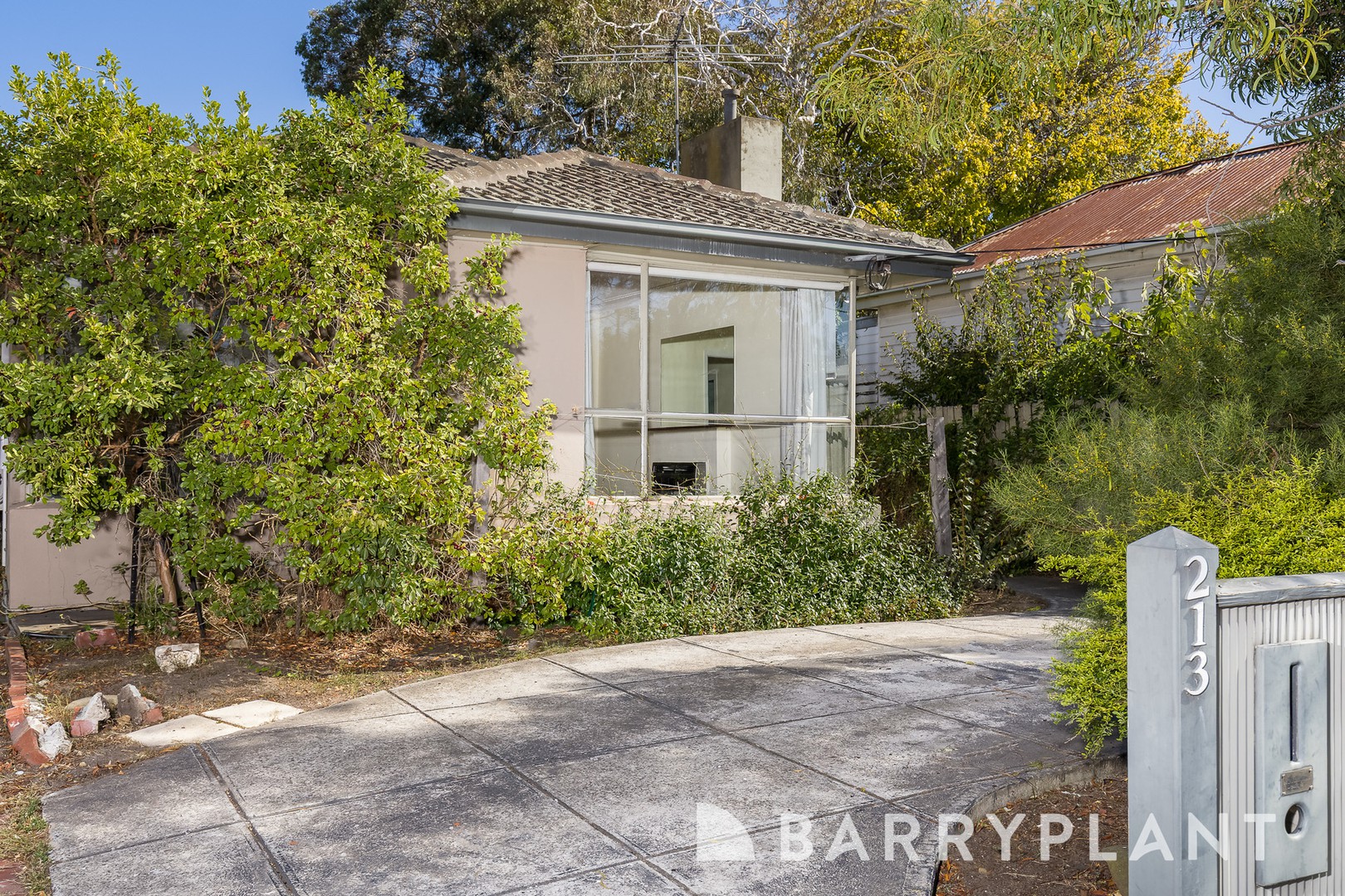 213 Douglas Parade, Newport, VIC 3015 - Thumbnail 2 - 11/04/2025