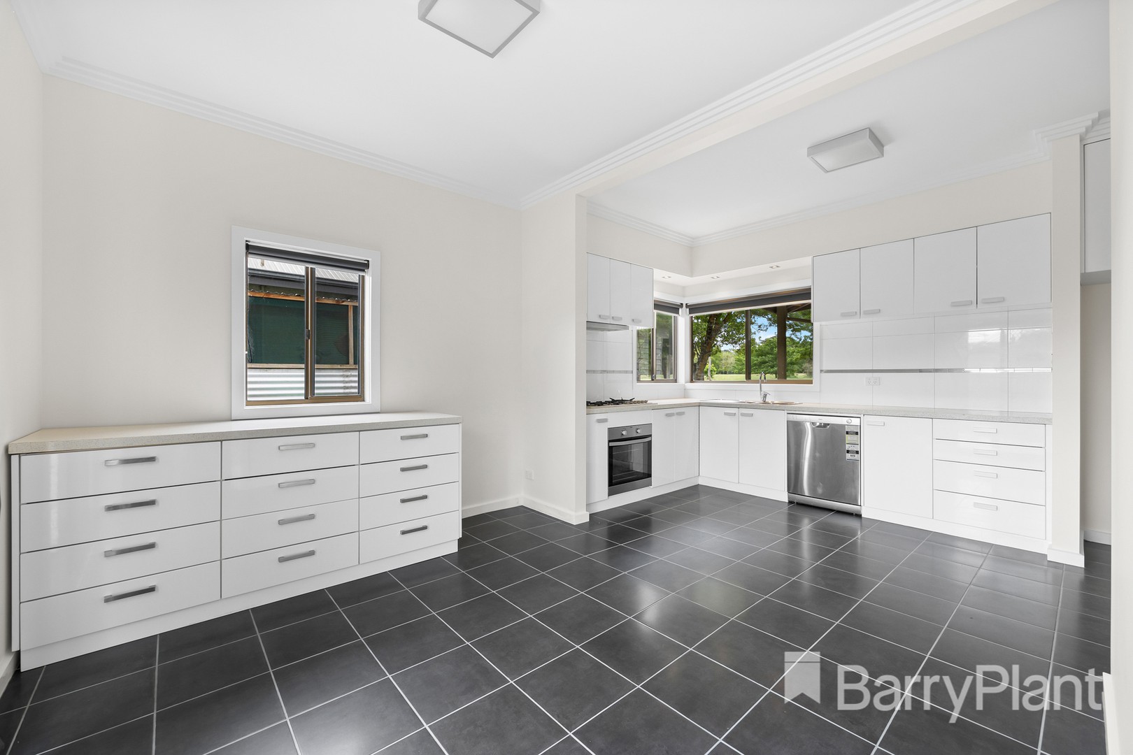 213 Russell Street, Newington, VIC 3350, Newington - Thumbnail 2
