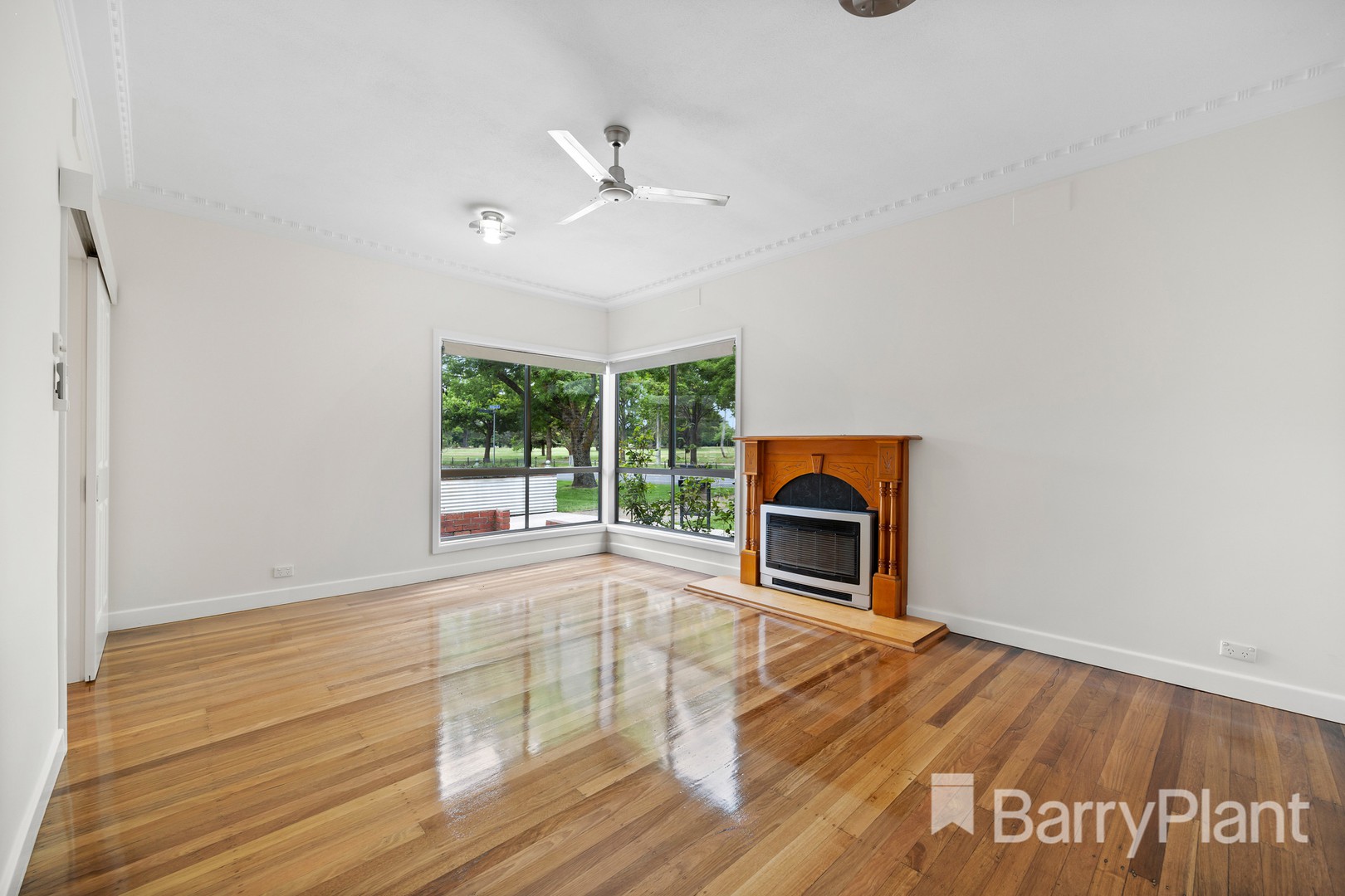 213 Russell Street, Newington, VIC 3350, Newington - Thumbnail 3