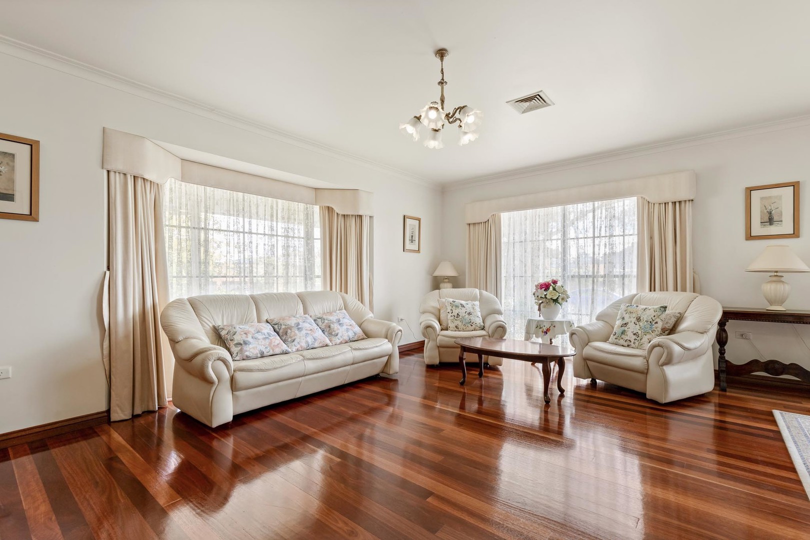 216 Burrowye Crescent, Keilor, VIC 3036, Keilor - Thumbnail 2