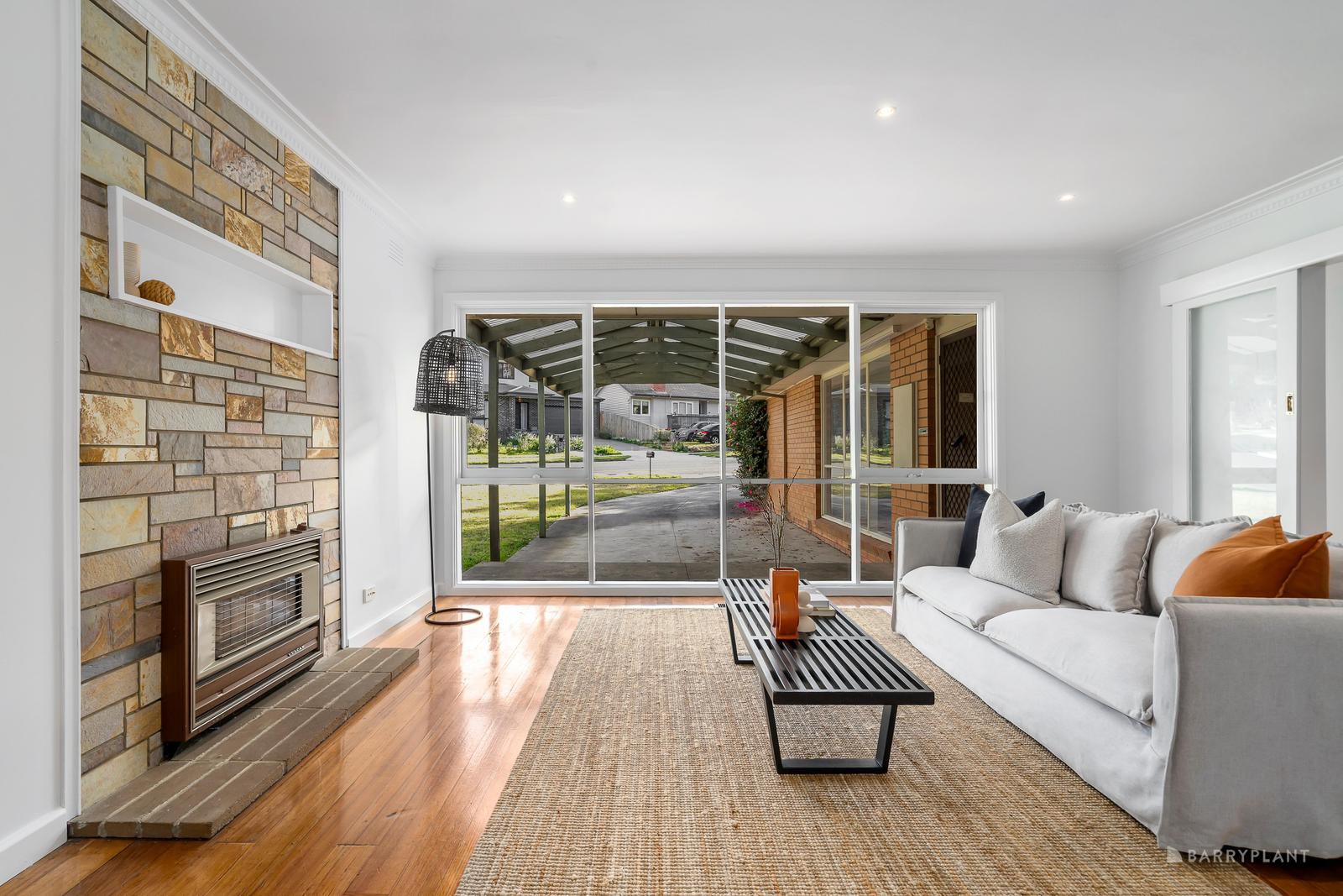 216 Mountain View Road, Briar Hill, VIC 3088 - Thumbnail 2 - 19/06/2025