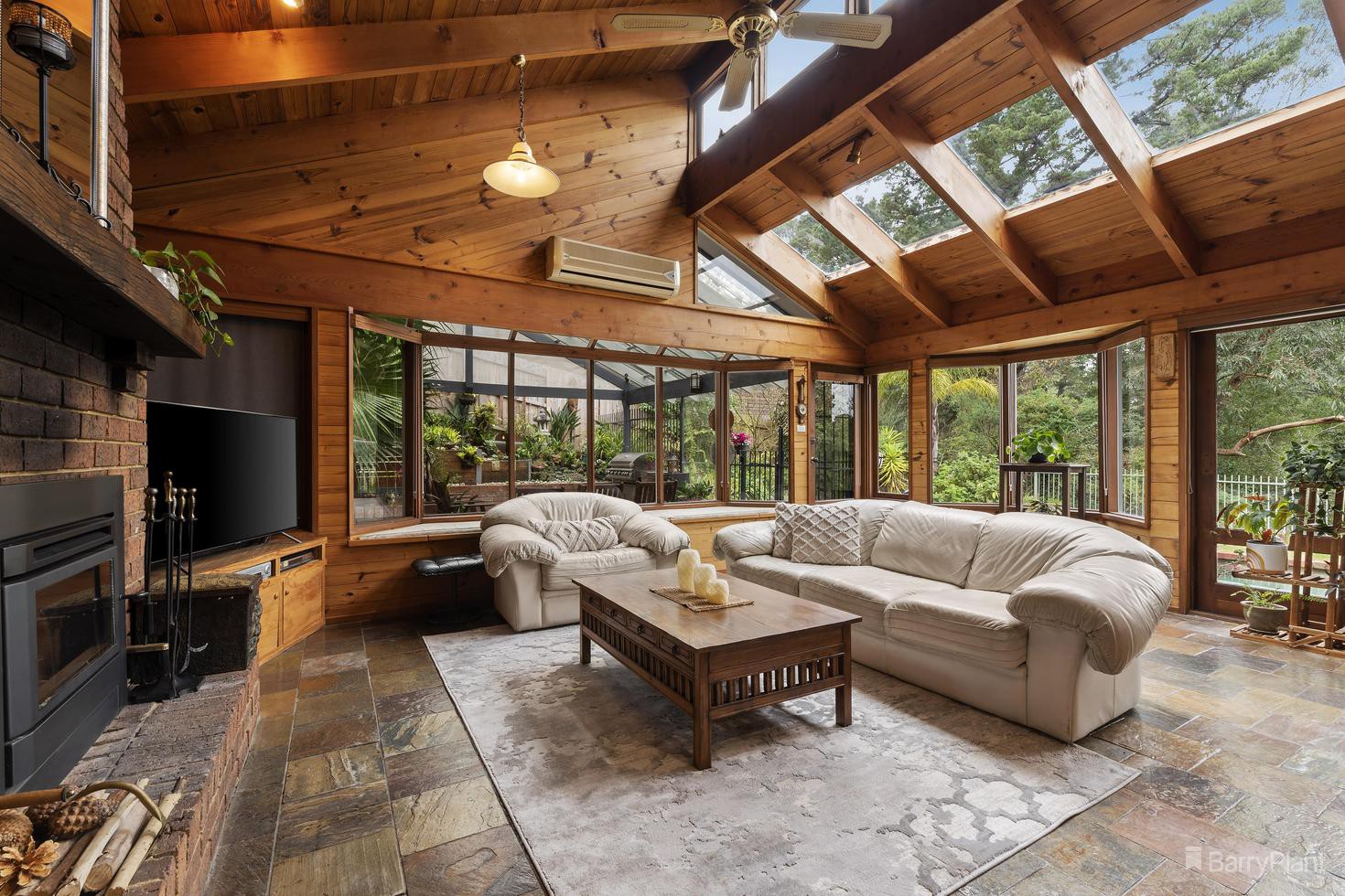 22-24 Drayton Crescent, Park Orchards, VIC 3114 - Thumbnail 2 - 25/07/2023