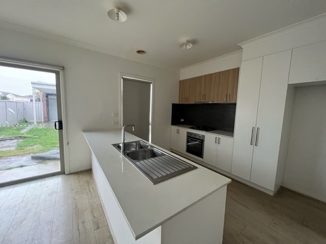 22 Athol Avenue, Roxburgh Park, VIC 3064, Roxburgh Park - Thumbnail 2