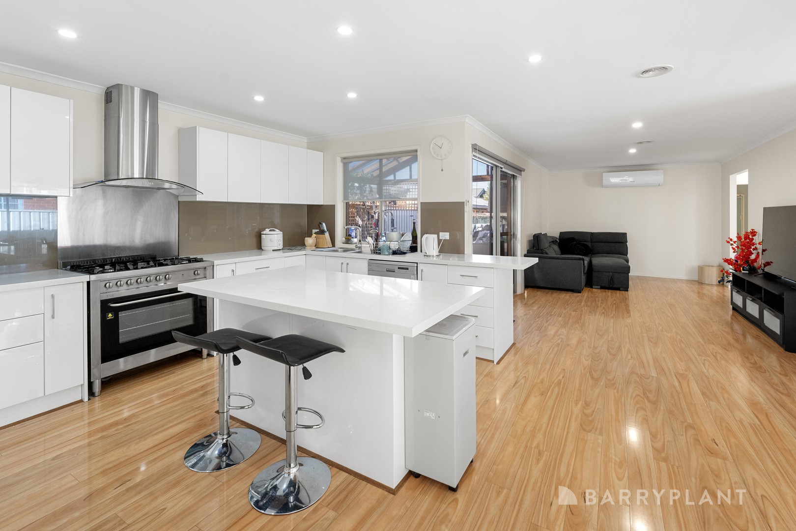 22 Bendigo Circuit, Caroline Springs, VIC 3023, Caroline Springs - Thumbnail 4