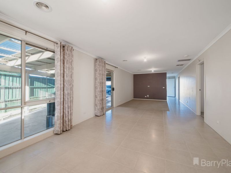 22 Bohemia Crescent, Pakenham, VIC 3810, Pakenham - Thumbnail 4