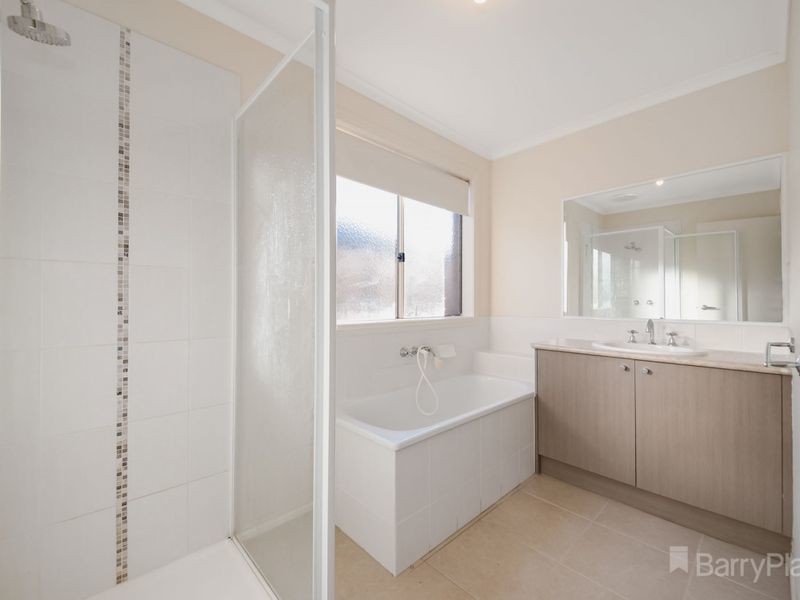 22 Bohemia Crescent, Pakenham, VIC 3810, Pakenham - Thumbnail 7