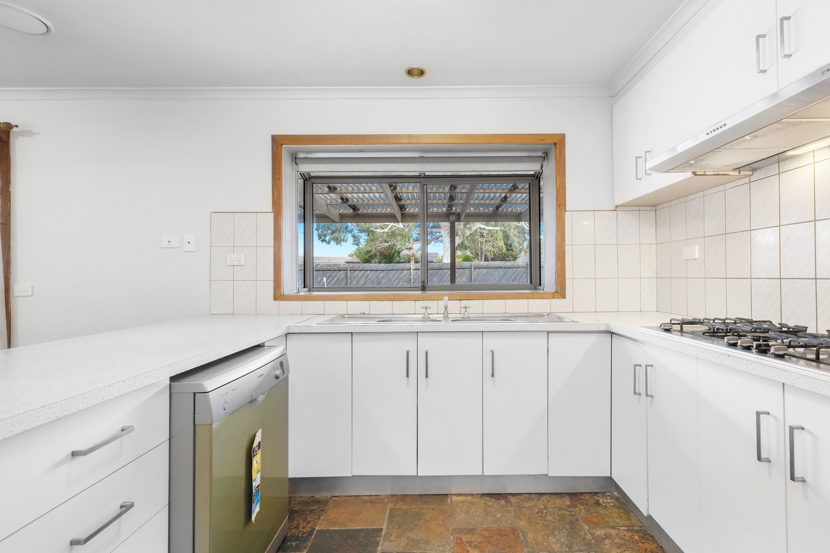 22 Canonbury Circle, Seabrook, VIC 3028 - Thumbnail 2 - 08/05/2025