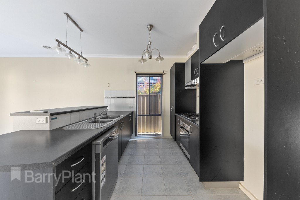 22 Clementson DriveCaroline Springs, VIC 3023  - Leased, Caroline Springs - Thumbnail 2