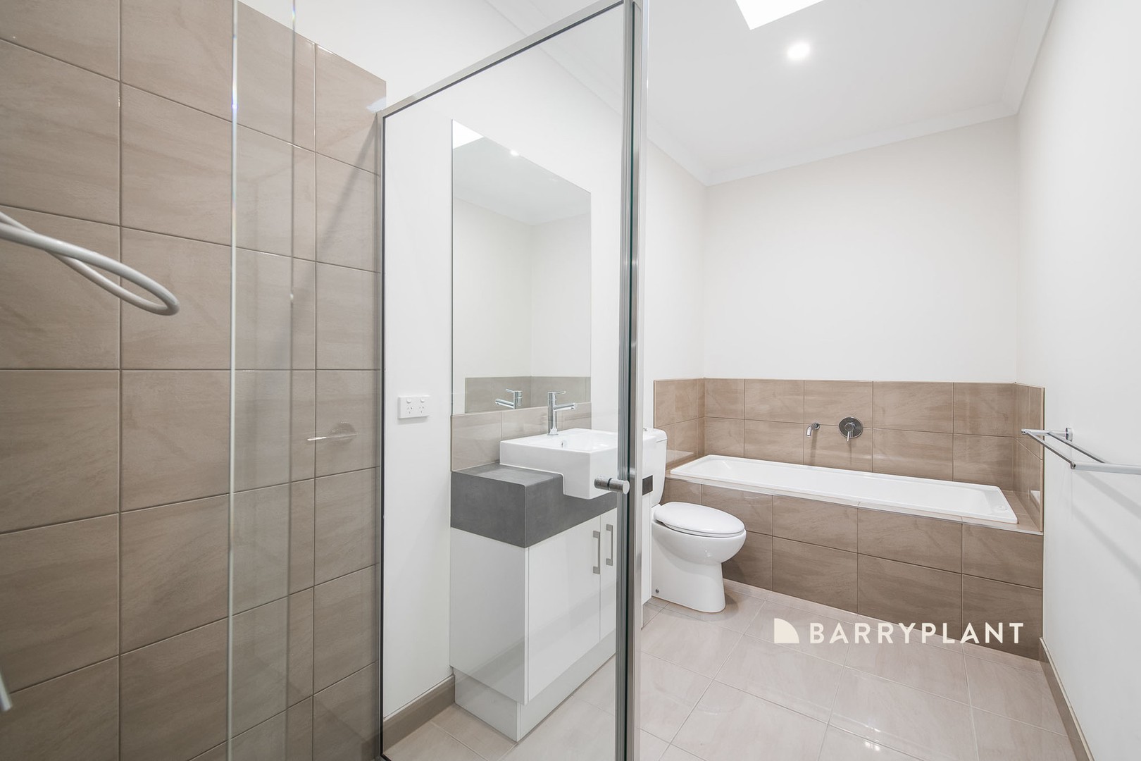 22 Crystal Street, Pakenham, VIC 3810, Pakenham - Thumbnail 5
