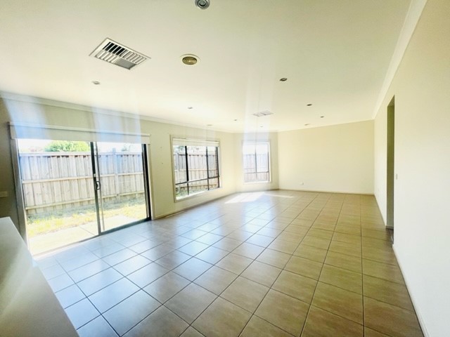 22 Devonport Court, Taylors Hill, VIC 3037, Taylors Hill - Thumbnail 2