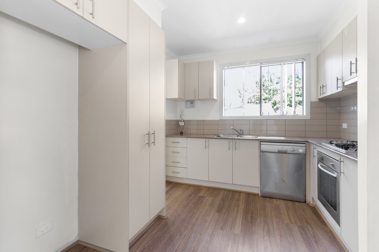 22 Edgewood Drive, Dandenong, VIC 3175, Dandenong - Thumbnail 2